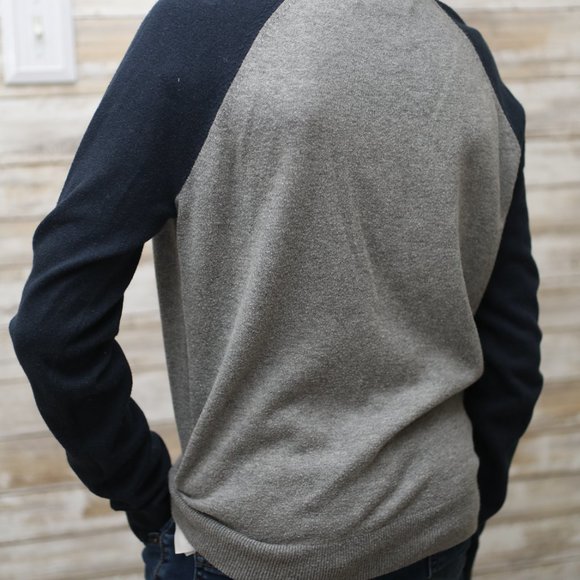 Abercrombie Kids Boys Icon V-neck Sweater - Picture 3 of 4